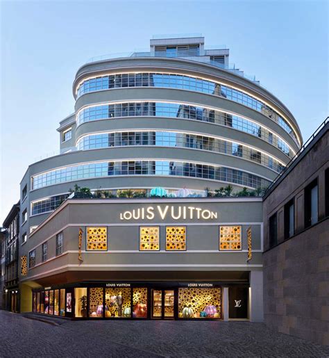 louis vuitton in milan.